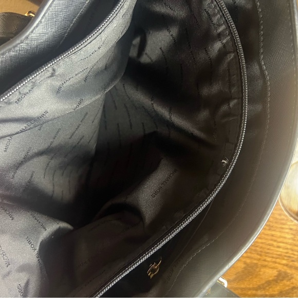 Michael Kors large handbag with gold details - Picture 7 of 10